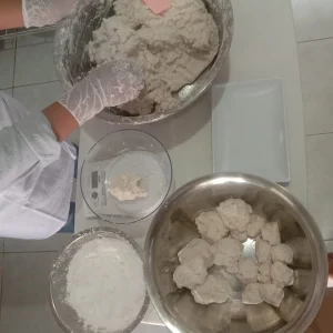 6.FOTO PENIMBANGAN ADONAN YG AKAN DI PRODUKSI